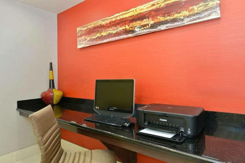 Best Western La Place Inn Εξωτερικό φωτογραφία